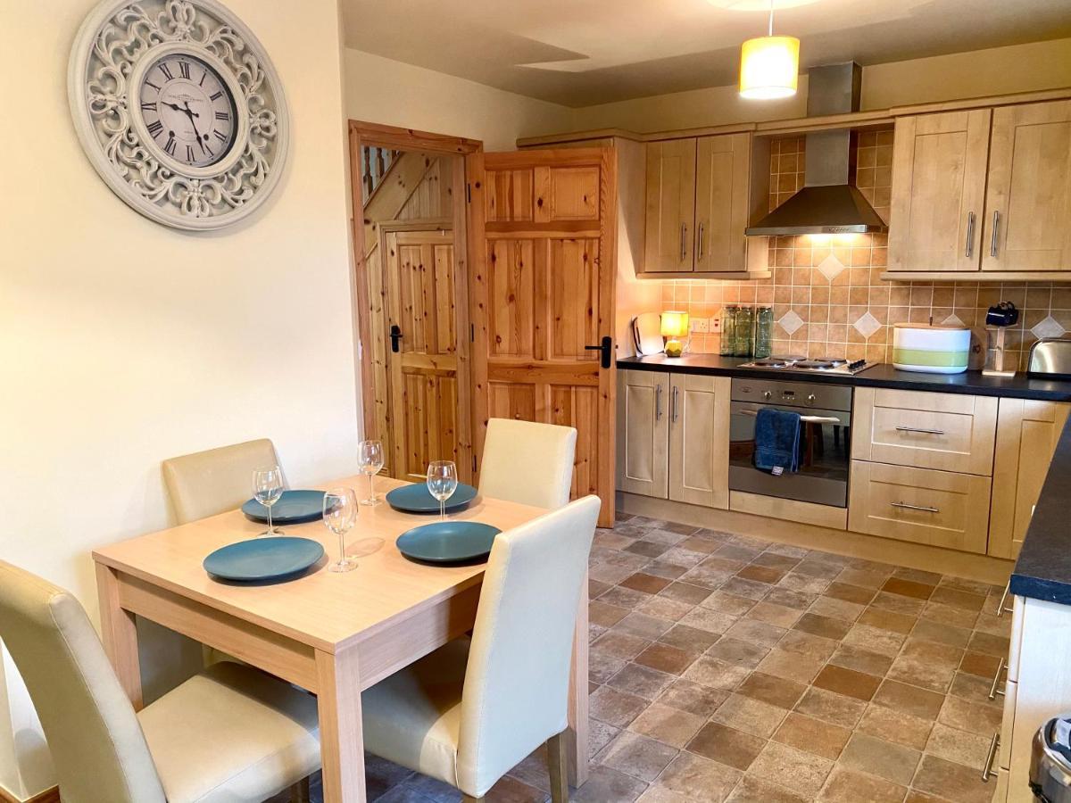 3 Bedroom House Located In Centre Of Carndonagh Exterior foto
