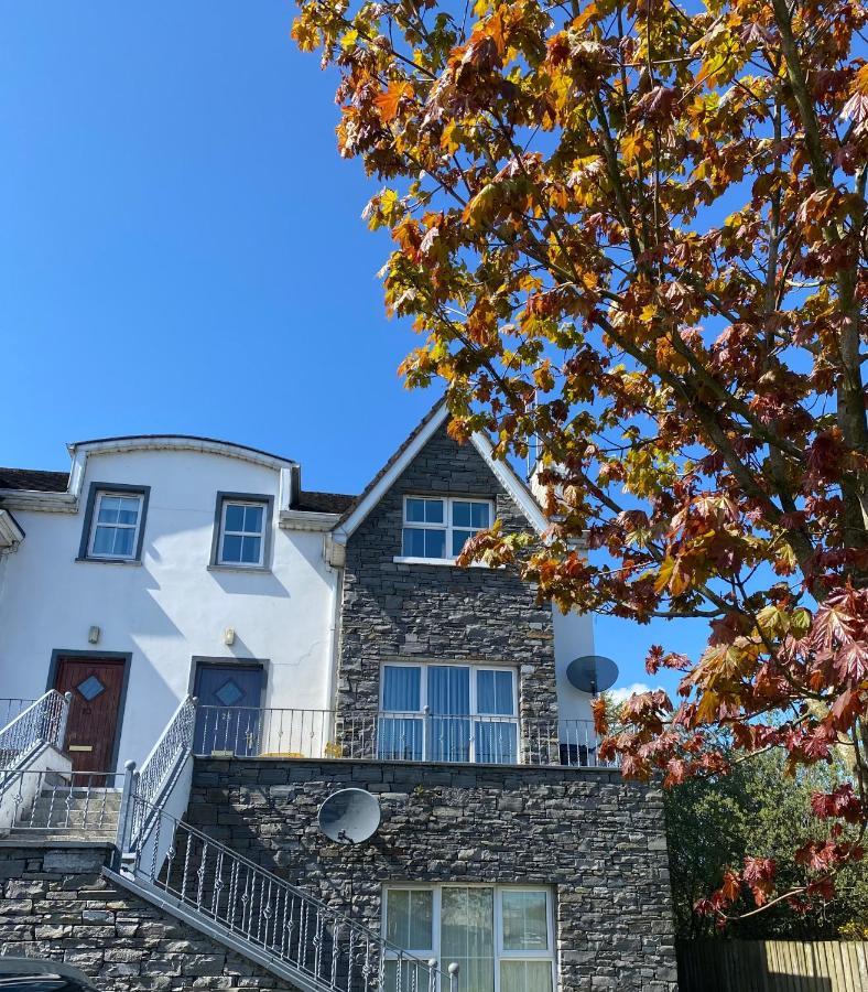 3 Bedroom House Located In Centre Of Carndonagh Exterior foto